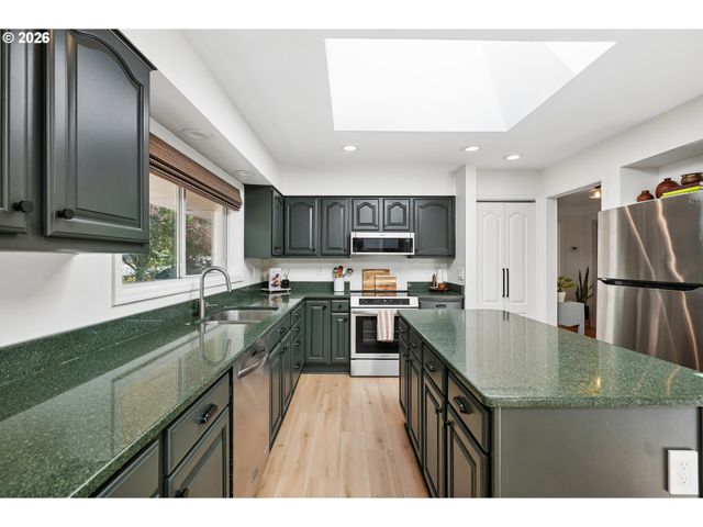 4135 Sw PARKVIEW Ave, Portland, OR 97225