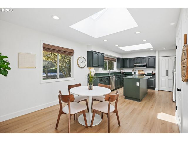 4135 Sw PARKVIEW Ave, Portland, OR 97225