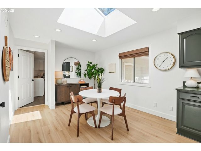 4135 Sw PARKVIEW Ave, Portland, OR 97225