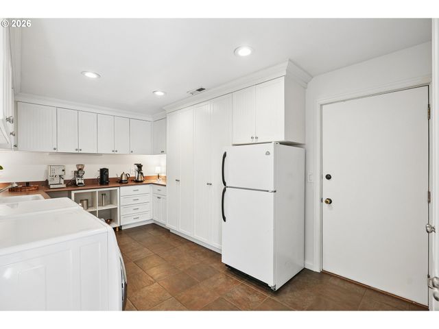 4135 Sw PARKVIEW Ave, Portland, OR 97225