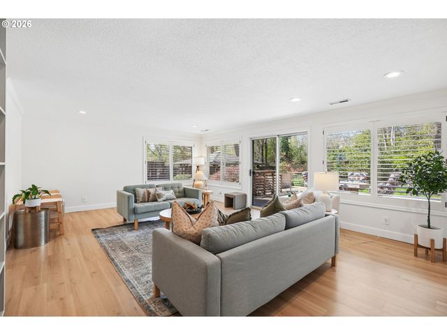 4135 Sw PARKVIEW Ave, Portland, OR 97225