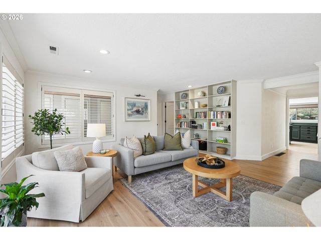 4135 Sw PARKVIEW Ave, Portland, OR 97225