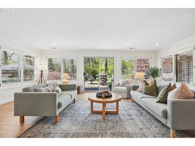 4135 Sw PARKVIEW Ave, Portland, OR 97225