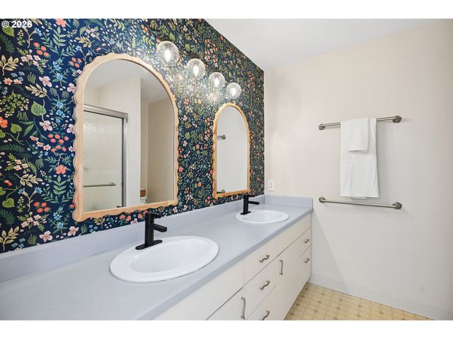 4135 Sw PARKVIEW Ave, Portland, OR 97225