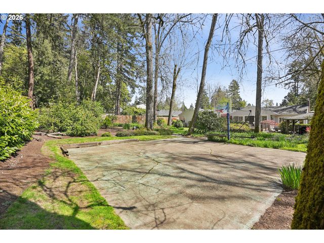4135 Sw PARKVIEW Ave, Portland, OR 97225
