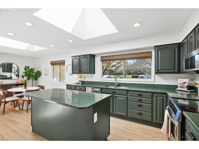 4135 Sw PARKVIEW Ave, Portland, OR 97225