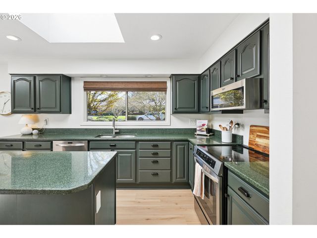 4135 Sw PARKVIEW Ave, Portland, OR 97225