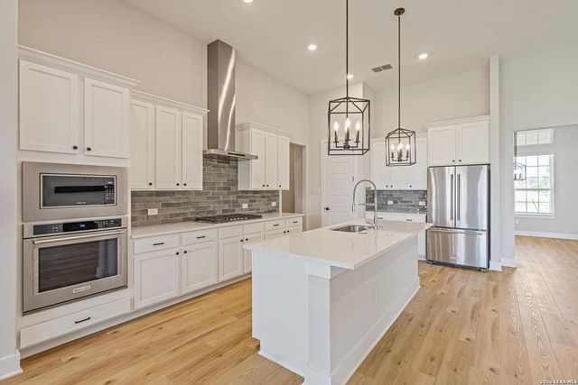 257 Lawrence Drive, Castroville, TX 78009