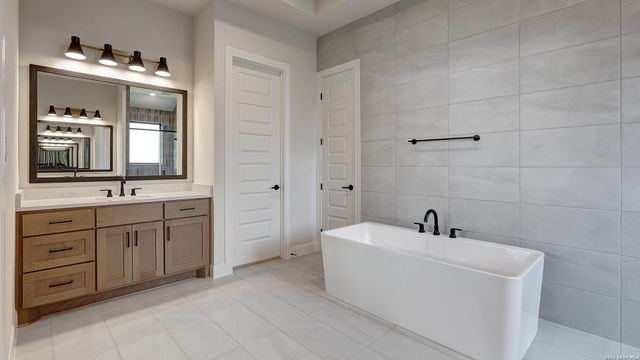 291 Bobs Cove, Castroville, TX 78009