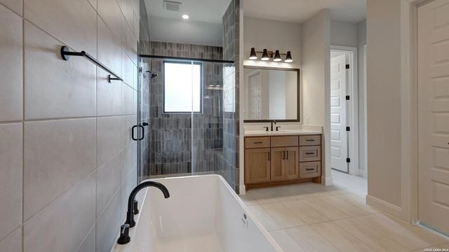 291 Bobs Cove, Castroville, TX 78009