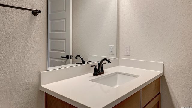 291 Bobs Cove, Castroville, TX 78009