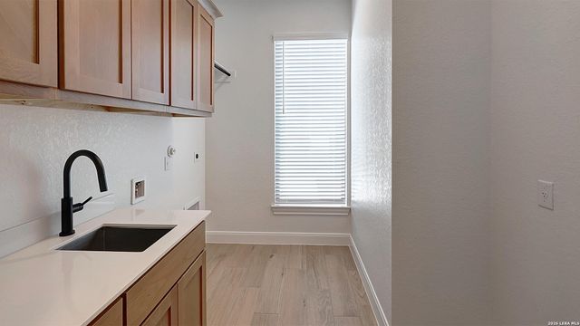 291 Bobs Cove, Castroville, TX 78009