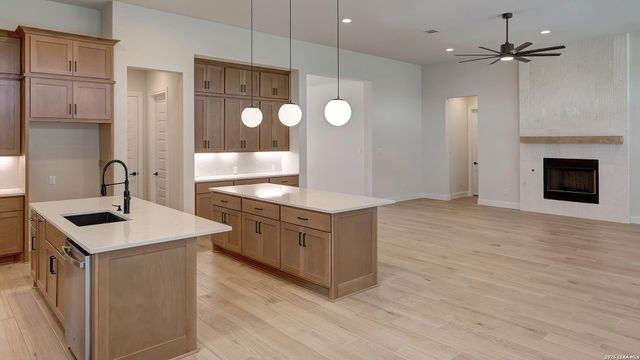 291 Bobs Cove, Castroville, TX 78009