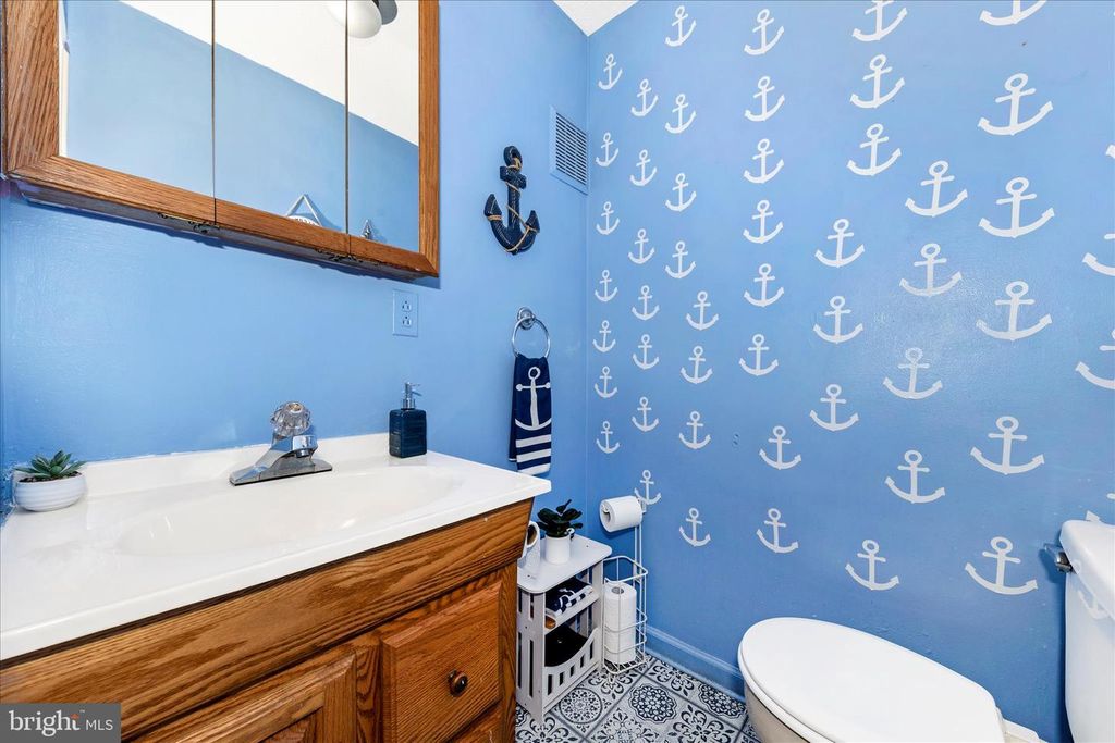 Image 16 of property listing at 7027 PLYMOUTH RD, Pikesville, MD 21208