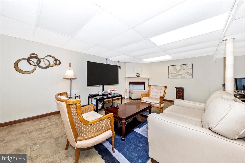 Image 34 of property listing at 7027 PLYMOUTH RD, Pikesville, MD 21208