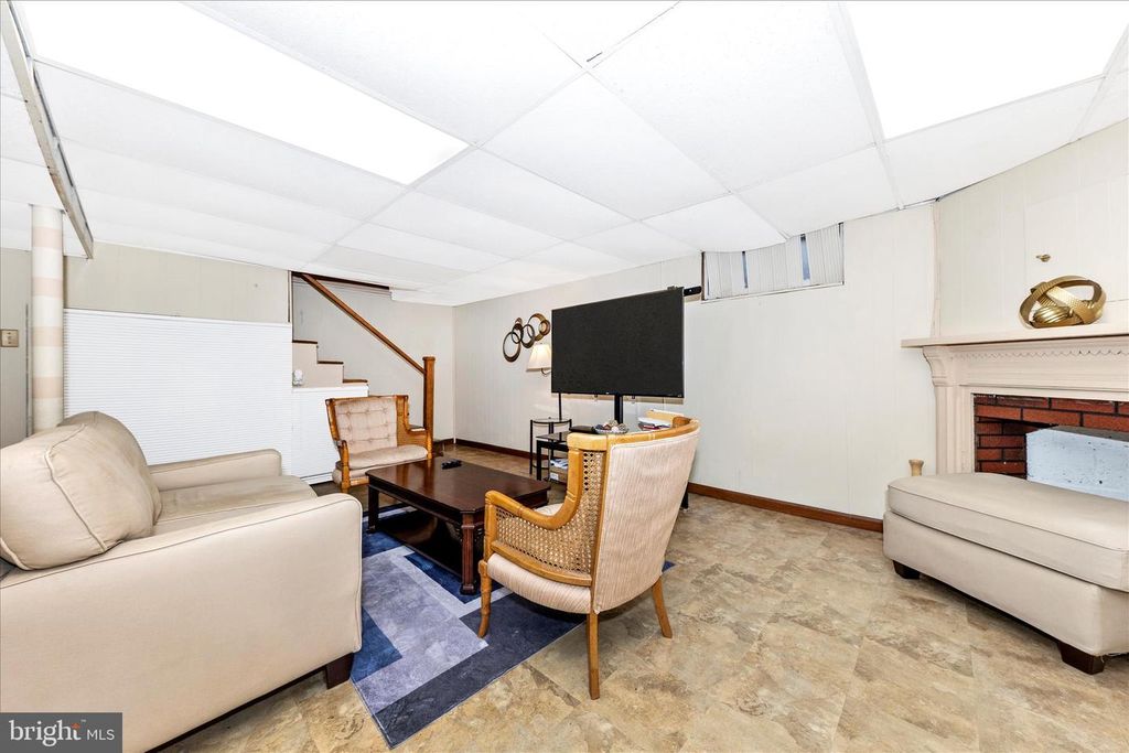 Image 35 of property listing at 7027 PLYMOUTH RD, Pikesville, MD 21208