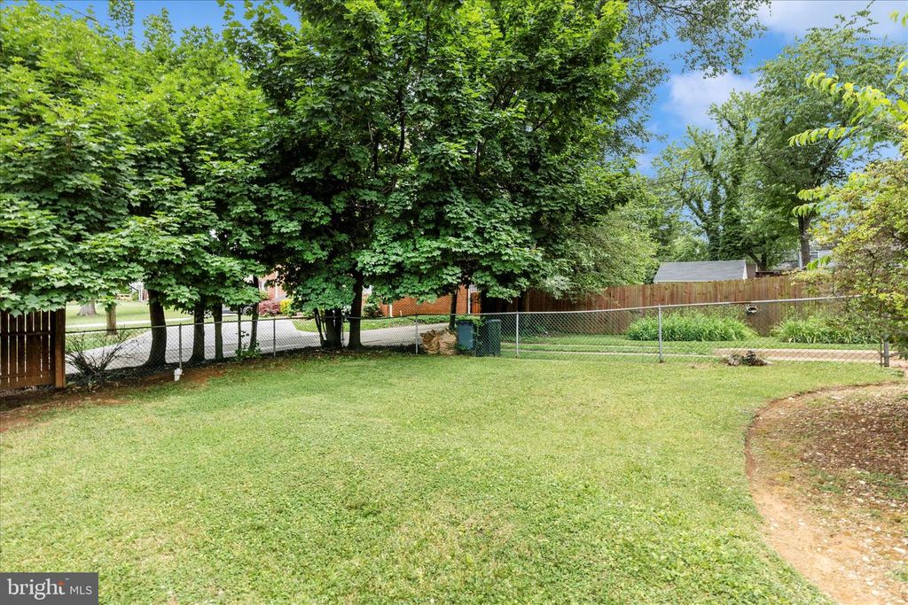 Image 40 of property listing at 7027 PLYMOUTH RD, Pikesville, MD 21208