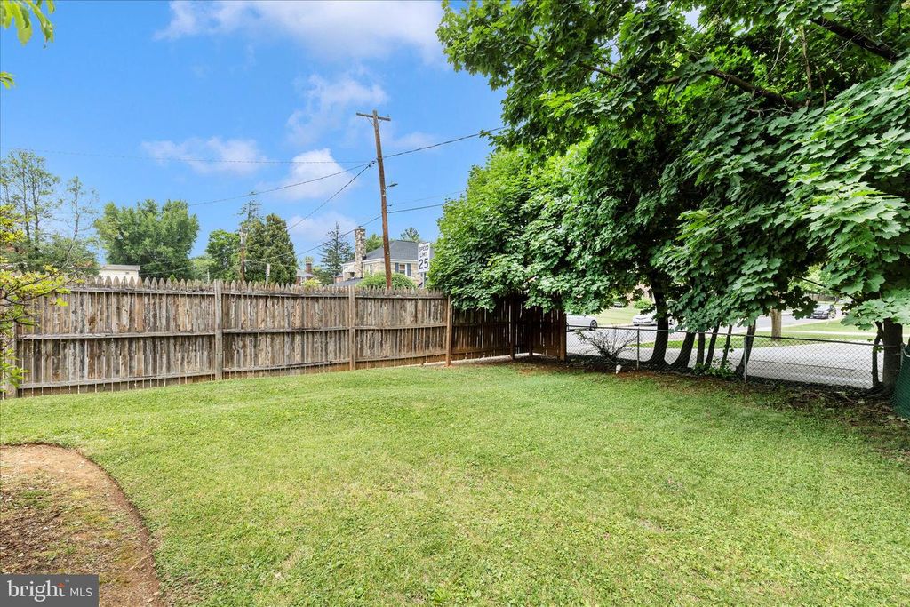 Image 41 of property listing at 7027 PLYMOUTH RD, Pikesville, MD 21208