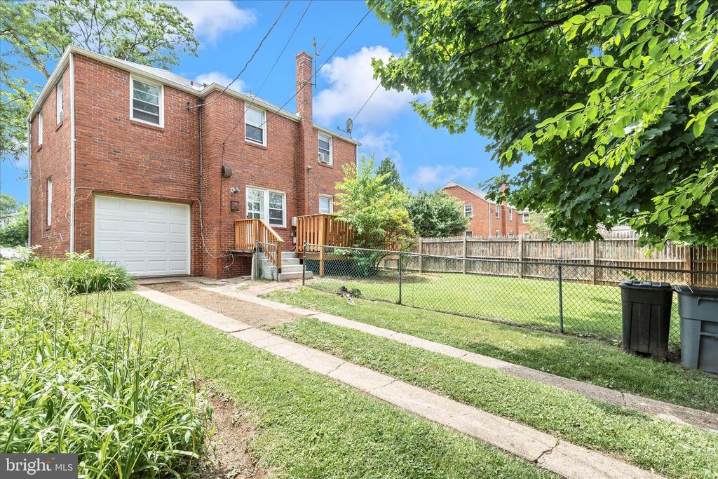 Image 45 of property listing at 7027 PLYMOUTH RD, Pikesville, MD 21208