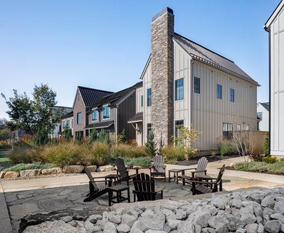 2410 Quarry Trails Drive, Columbus, OH 43228
