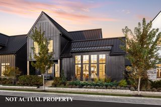 2410 Quarry Trails Drive, Columbus, OH 43228