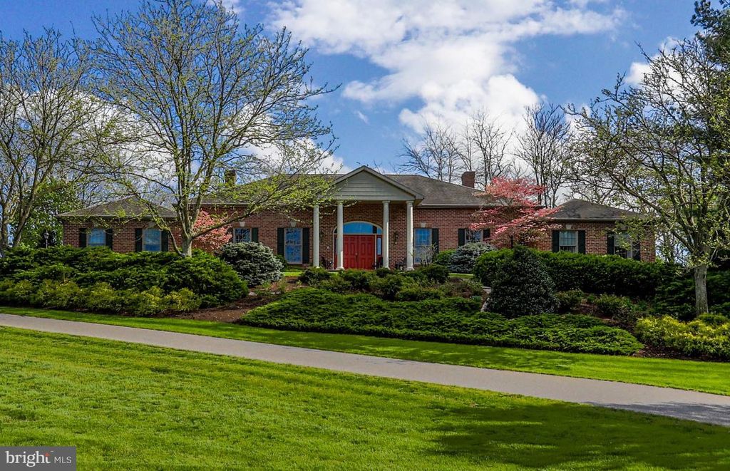 1558 HEARTHSIDE DRIVE, Chambersburg, PA 17202