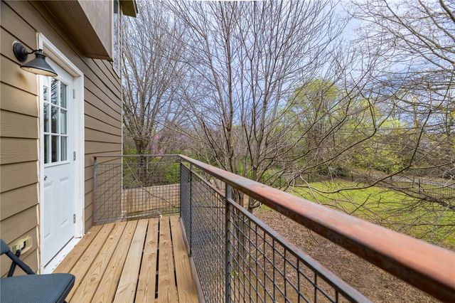 1882 N Scull Creek Drive, Fayetteville, AR 72703