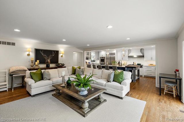 586 Fairfax Street, Birmingham, MI 48009