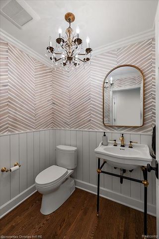 586 Fairfax Street, Birmingham, MI 48009