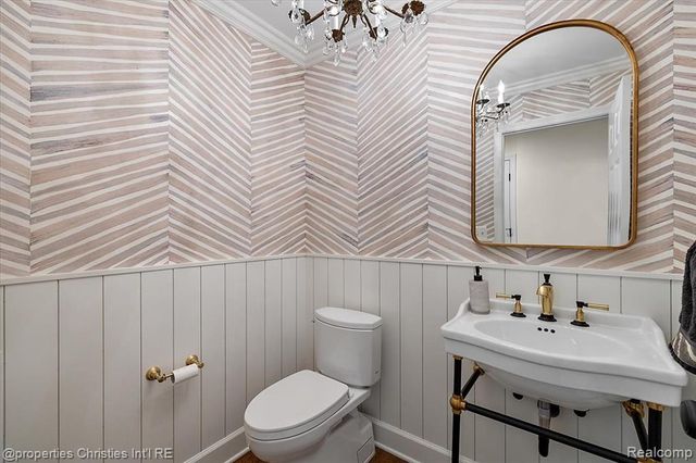 586 Fairfax Street, Birmingham, MI 48009