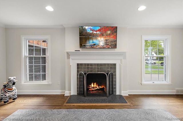 586 Fairfax Street, Birmingham, MI 48009