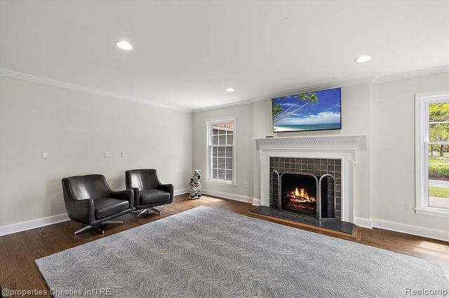 586 Fairfax Street, Birmingham, MI 48009