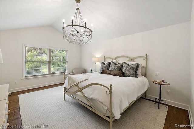 586 Fairfax Street, Birmingham, MI 48009