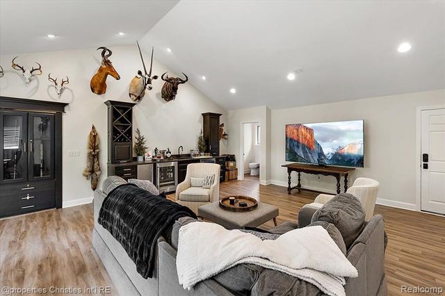 586 Fairfax Street, Birmingham, MI 48009