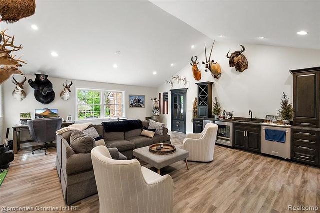 586 Fairfax Street, Birmingham, MI 48009