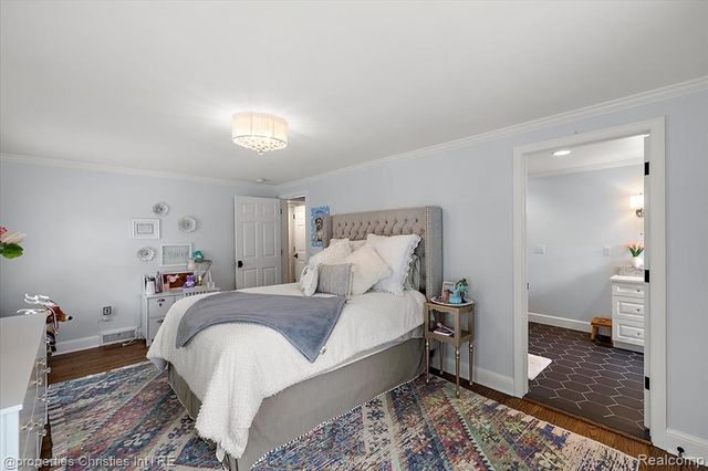 586 Fairfax Street, Birmingham, MI 48009