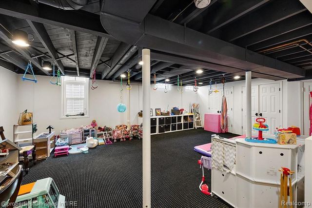 586 Fairfax Street, Birmingham, MI 48009