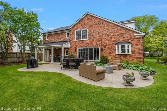 586 Fairfax Street, Birmingham, MI 48009