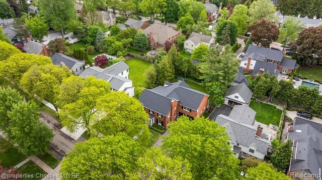 586 Fairfax Street, Birmingham, MI 48009