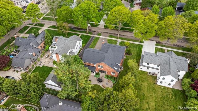 586 Fairfax Street, Birmingham, MI 48009