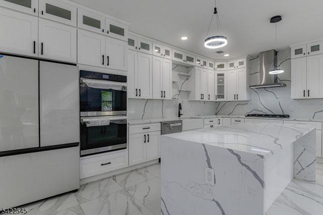 261 Apple Tree Ln, Mountainside Boro, NJ 07092