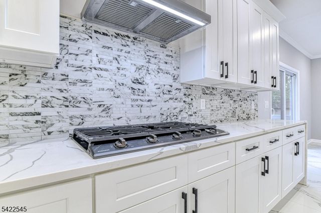 261 Apple Tree Ln, Mountainside Boro, NJ 07092