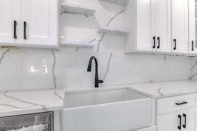 261 Apple Tree Ln, Mountainside Boro, NJ 07092