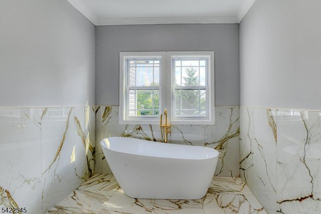 261 Apple Tree Ln, Mountainside Boro, NJ 07092