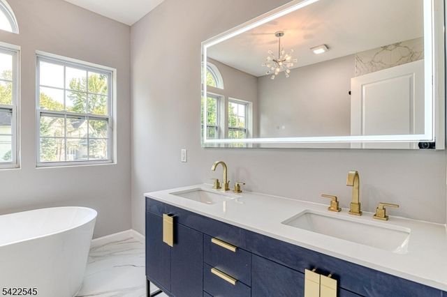 261 Apple Tree Ln, Mountainside Boro, NJ 07092