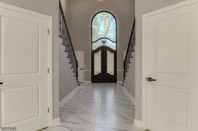 261 Apple Tree Ln, Mountainside Boro, NJ 07092