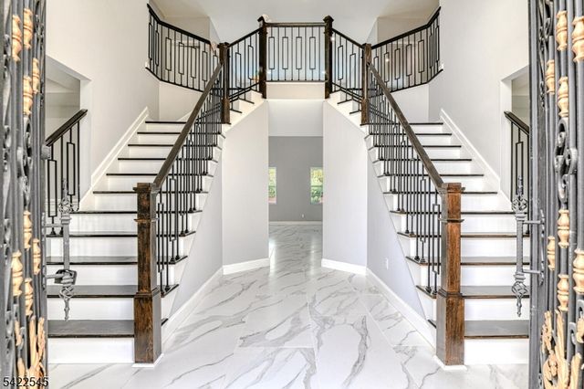 261 Apple Tree Ln, Mountainside Boro, NJ 07092