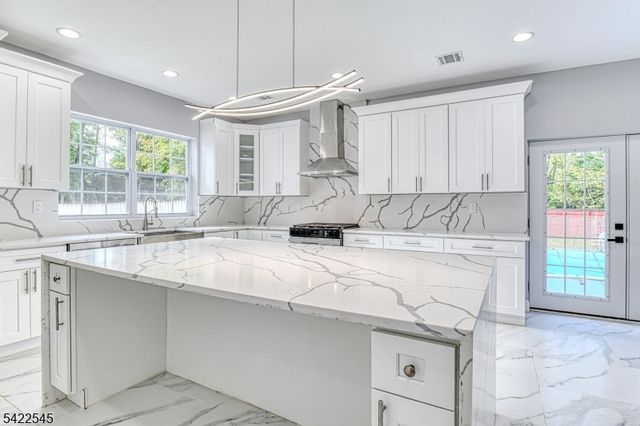 261 Apple Tree Ln, Mountainside Boro, NJ 07092