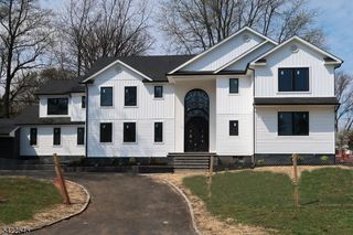 261 Apple Tree Ln, Mountainside Boro, NJ 07092