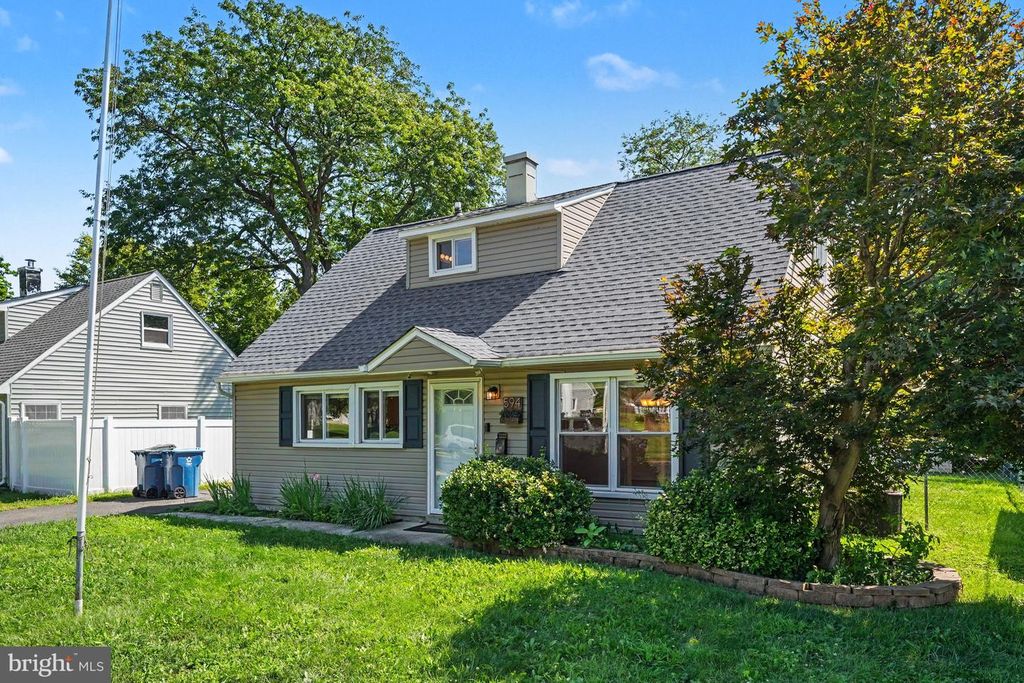 594 ROSEMAR DR, YARDLEY, PA 19067 — exterior